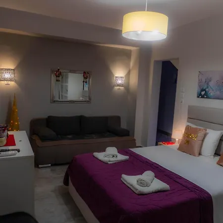 Santa Monica Gazde/Camere de închiriat Tríkala