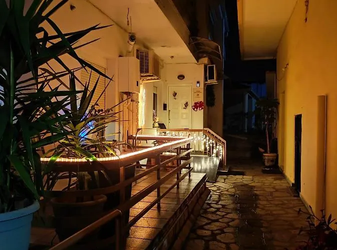 Santa Monica * Trikala (Thessaly)