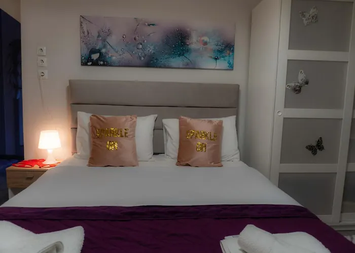 Santa Monica * Trikala (Thessaly)